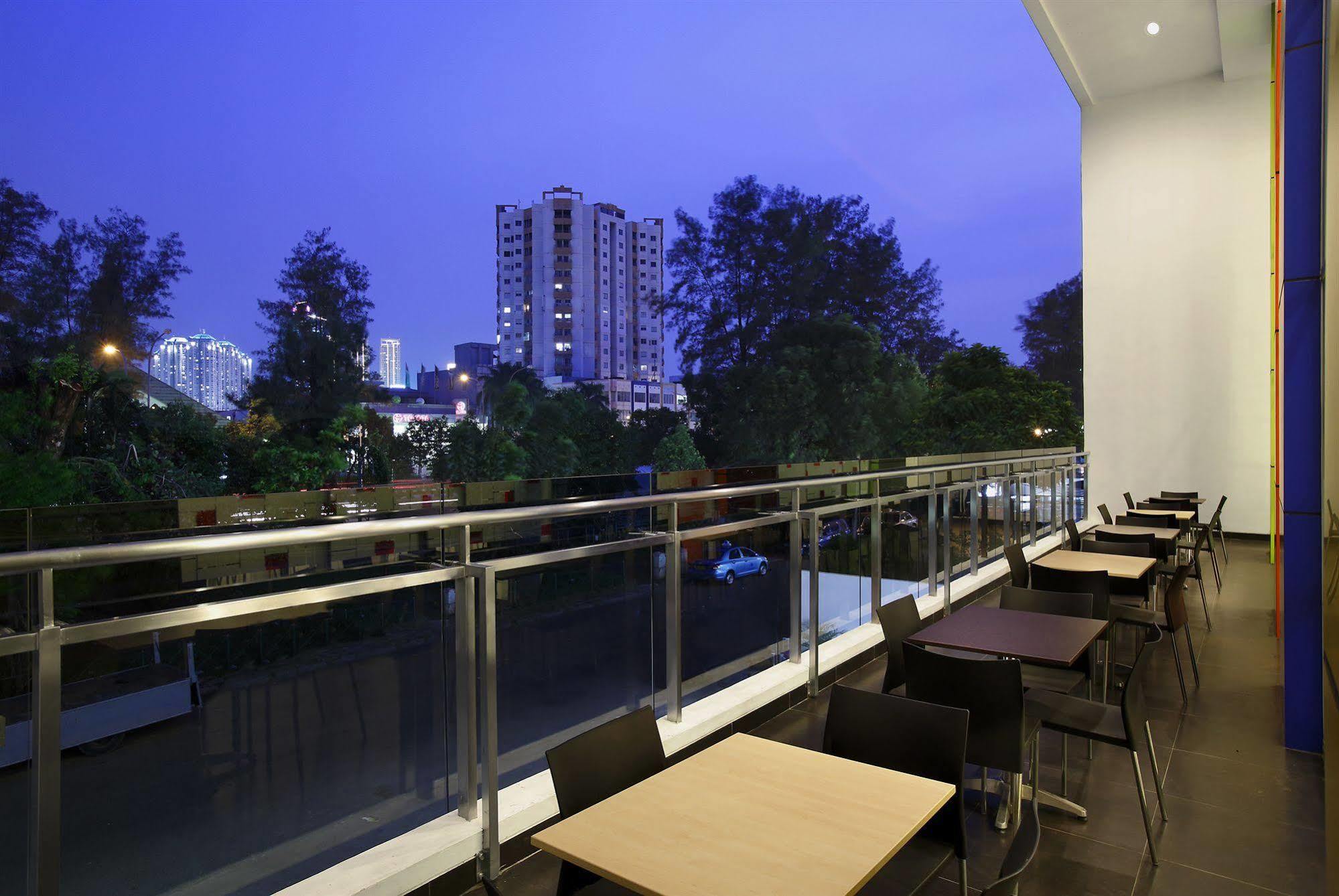 Amaris Hotel Dr. Susilo Grogol Jacarta Exterior foto