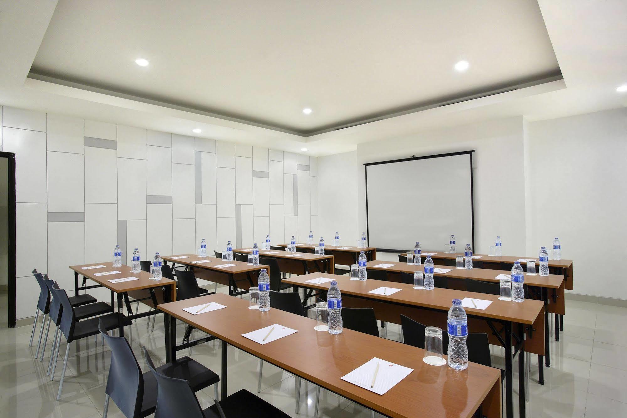 Amaris Hotel Dr. Susilo Grogol Jacarta Exterior foto